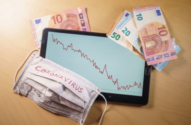 Zamestnávatelia a živnostníci môžu žiadať o príspevky z Prvej pomoci už aj za apríl