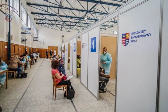 V pondelok odhalili PCR testy 132 prípadov nákazy, hospitalizácie mierne stúpli