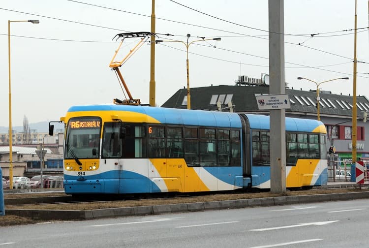 Na rýchlodráhe do oceliarní bude v nedeľu výluka električiek