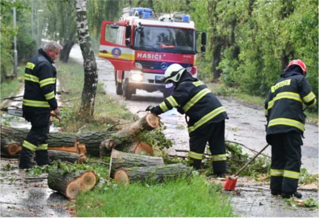 V Košickom kraji zasahovali hasiči v nedeľu najmä pri polámaných stromoch