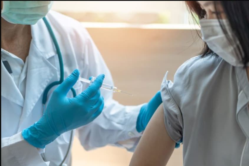 Odborníci vyzývajú na očkovanie detí proti ochoreniu COVID-19