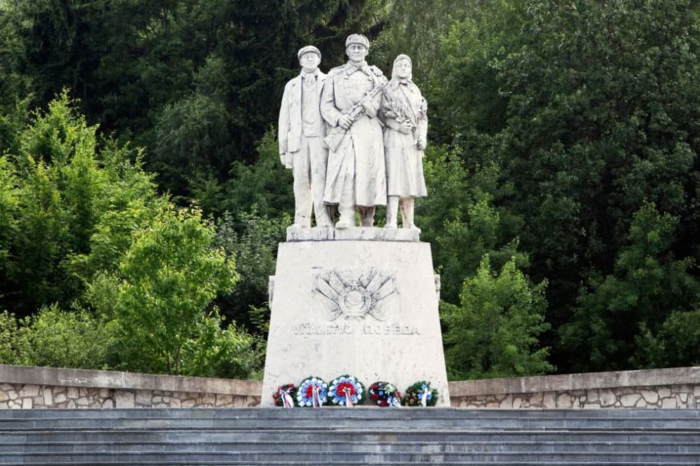 Dlažba pamätníka na Dargove je v horšom stave, než čakali