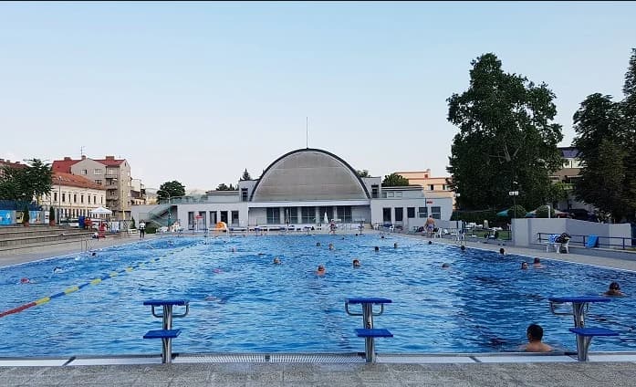 Radi navštevujete kúpaliská? Dbajte na svoje zdravie pred aj po kúpaní