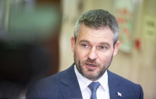 Expremiér požiadal vládu, aby rešpektovala podpisy pod referendom a zmenila ústavu