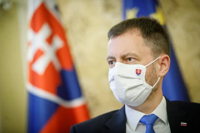 Opozícia by mala prestať robiť z pandémie politiku, hovorí Heger