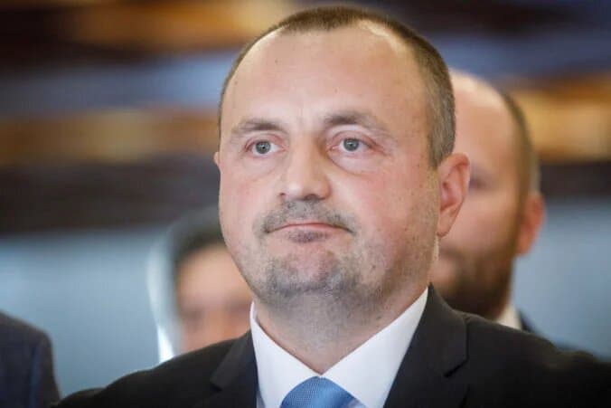 Poslancovi OĽaNO „skoro vyliezli oči“, keď Kollár zo Sme rodina hovoril o „čurillovskej mafii“