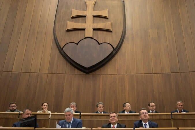 Majetkové priznania verejných funkcionárov budú známe do konca októbra