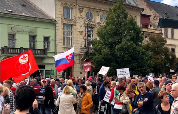 Na Deň ústavy sa na Hlavnej ulici konali tri rôzne zhromaždenia (foto)