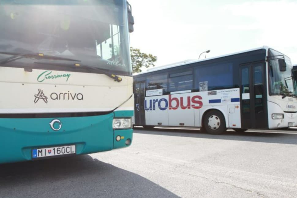 Problémy s autobusovými spojmi môžu cestujúci hlásiť na novej infolinke