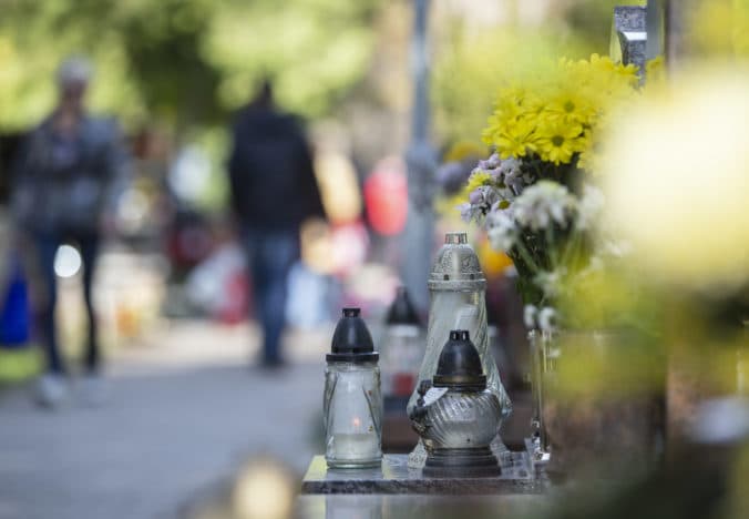 Kapacitné obmedzenia sa od pondelka nevzťahujú jedine na pohreby