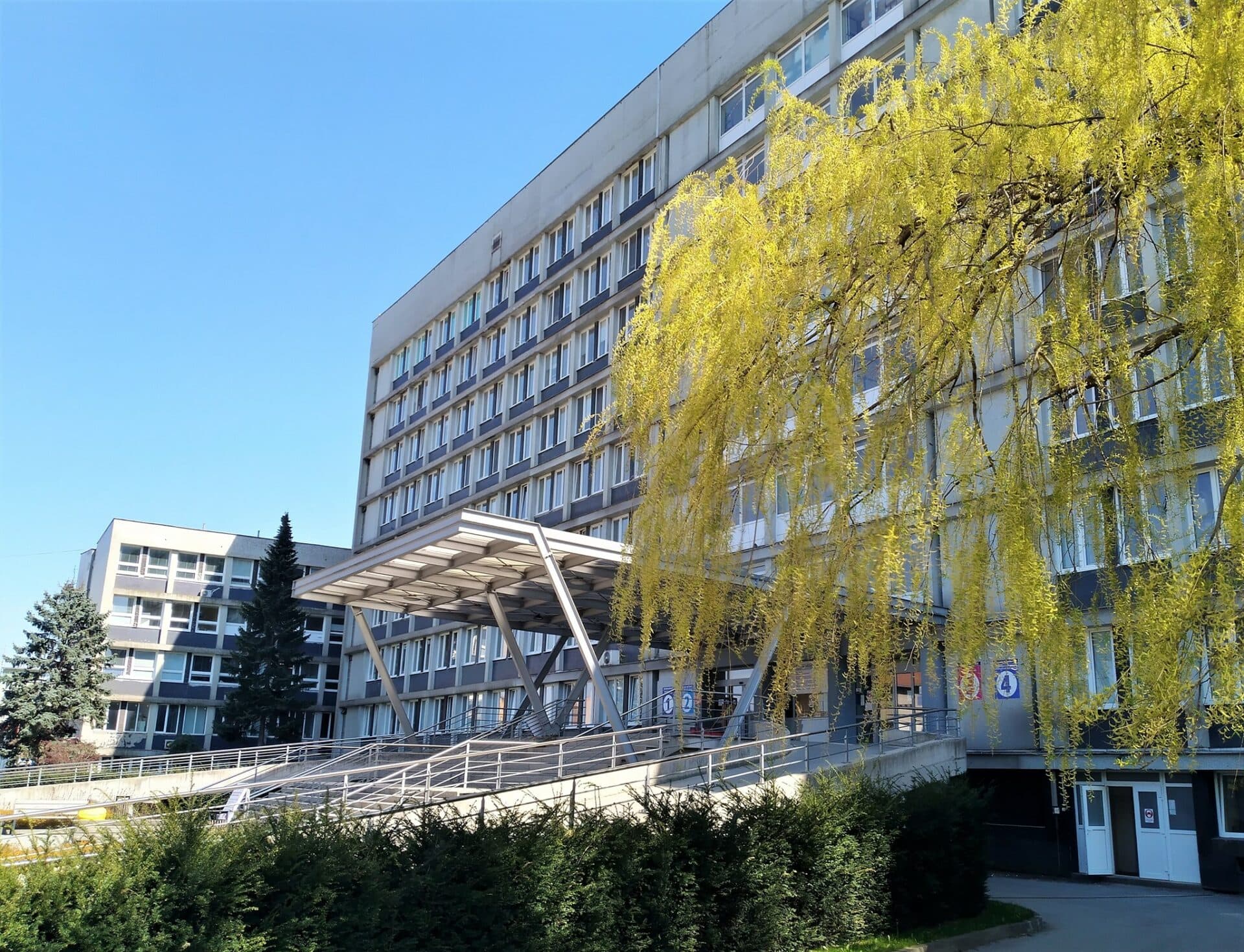 Univerzitná nemocnica je pripravená zriadiť samostatný pavilón pre pacientov z Ukrajiny