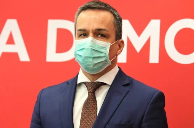 Nedôveru ľudí v prijímané opatrenia a vládu prehlbujú nedostatočné štatistiky, tvrdí Tomáš