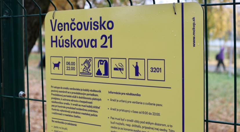 Na Sídlisku KVP pribudli farebné informačné tabule na identifikáciu verejného priestoru