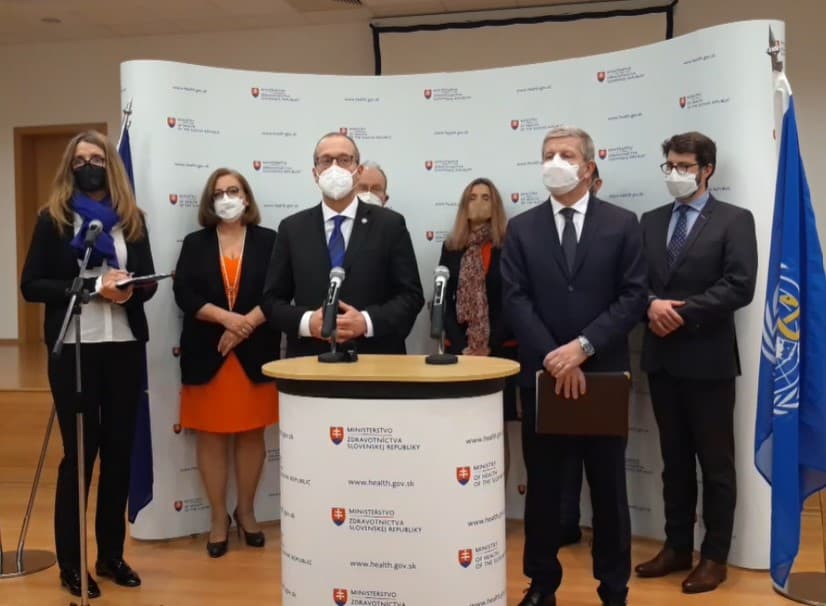 Slovensko podpísalo zmluvu o spolupráci s WHO nielen v oblasti boja proti pandémii koronavírusu