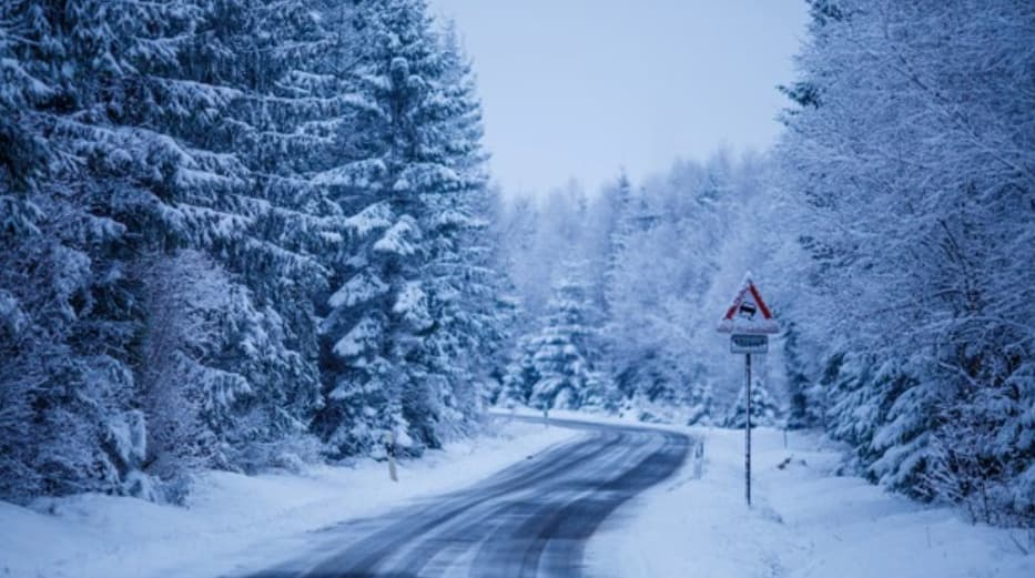 Na západe, východe a juhu Slovenska hrozí poľadovica