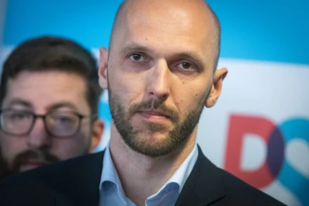 PS spustilo online petíciu za povinné očkovanie pre všetkých dospelých a predstavilo odškodňovací zákon