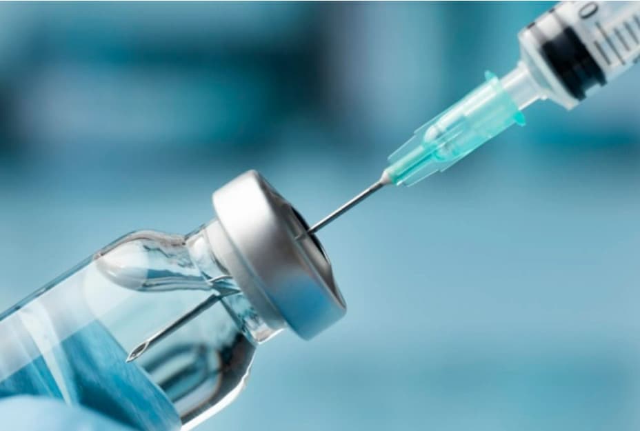 Pfizer začína štúdiu vakcíny upravenej proti variantu omikron