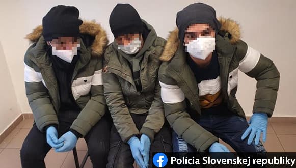 Nelegálni migranti sa našli vďaka hliadke vo vlaku