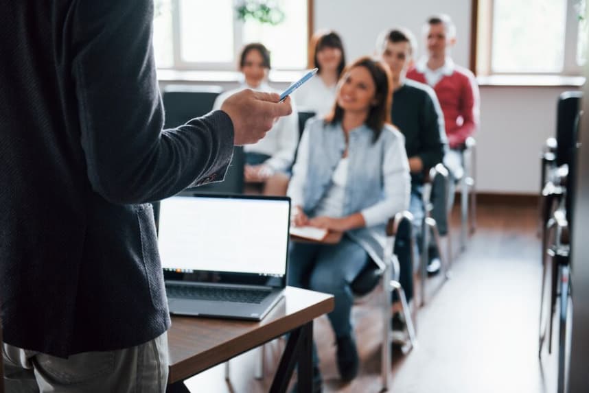 Tohtoročné maturity budú v nezmenenej forme, maturanti dostanú na písomný test viac času