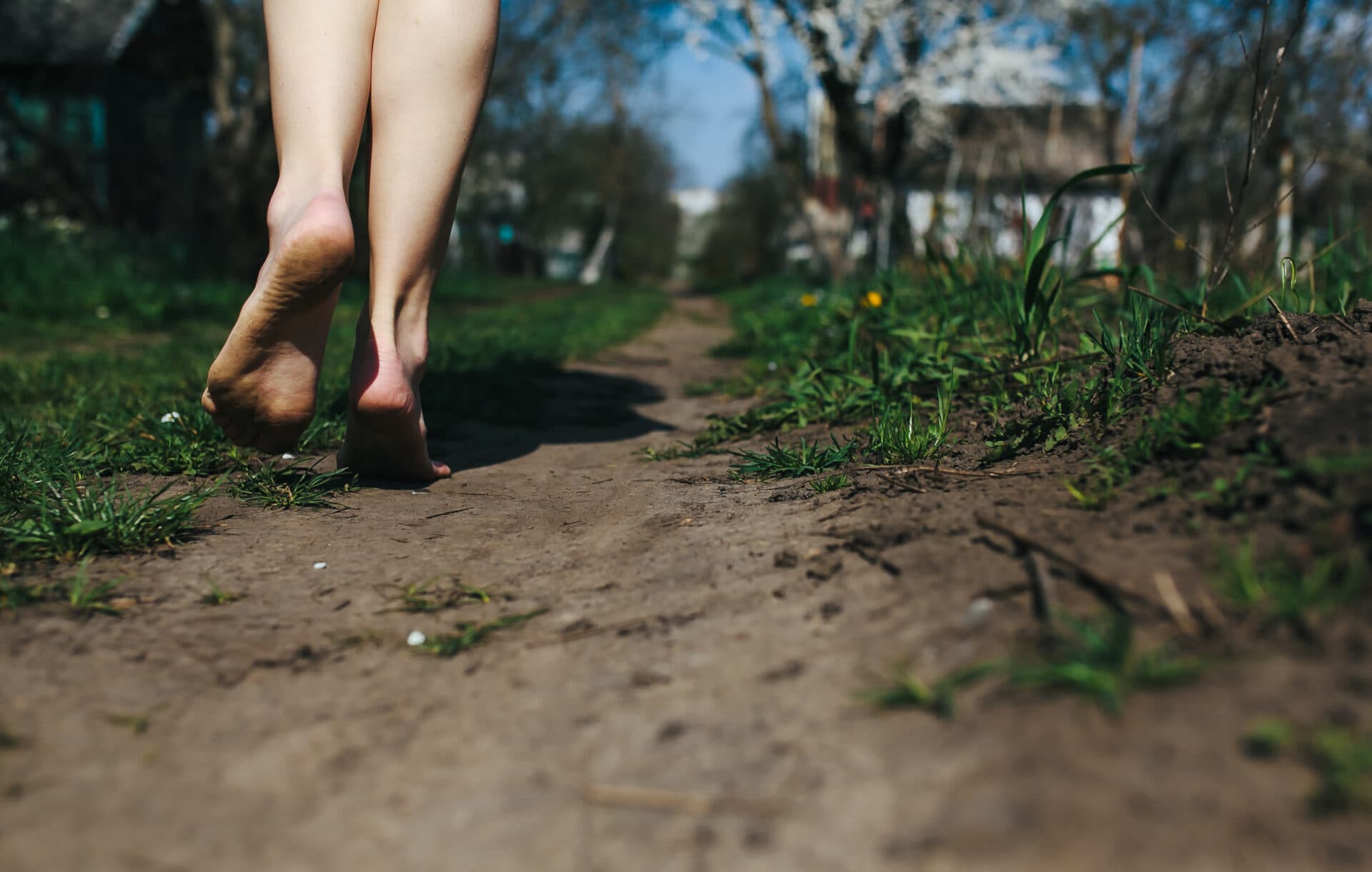 Máte problémy s chrbticou a kĺbmi? Je načase vyskúšať barefooting