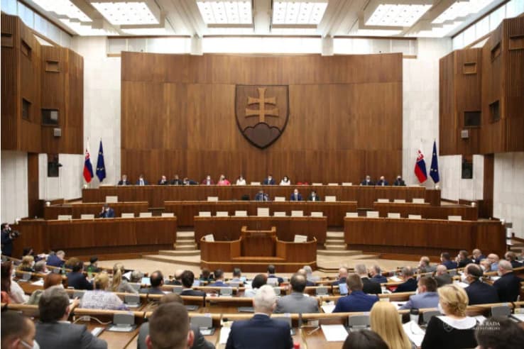 Poslanecký mandát by nemal slúžiť ako štít pred zákonným postupom