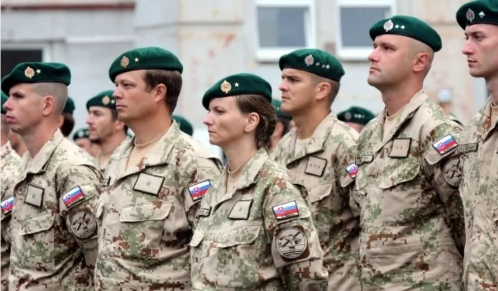 Hlava štátu zatiaľ neeviduje žiadosti Slovákov o povolenie bojovať za Ukrajinu