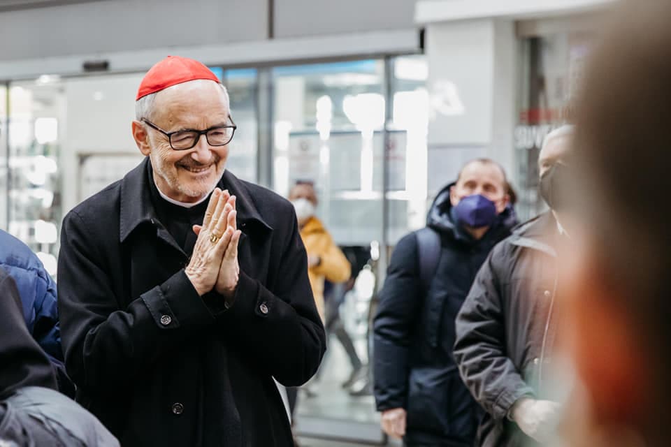 Špeciálny vyslanec pápeža navštívil centrá prvej pomoci pre Ukrajincov v Košiciach (FOTO)