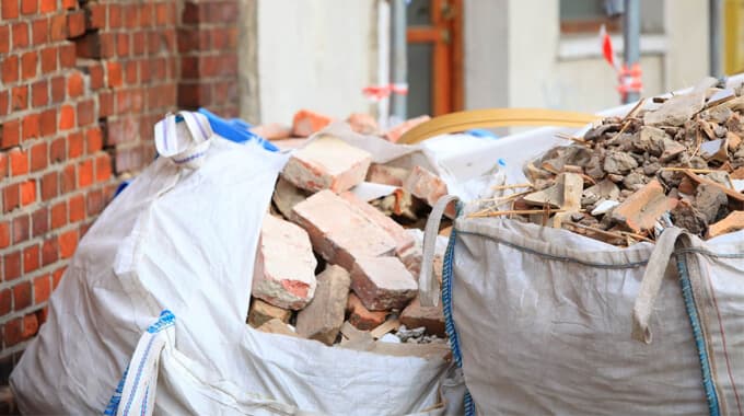 Od júla by sa mali upraviť poplatky za uloženie stavebných a demolačných odpadov na skládky odpadov