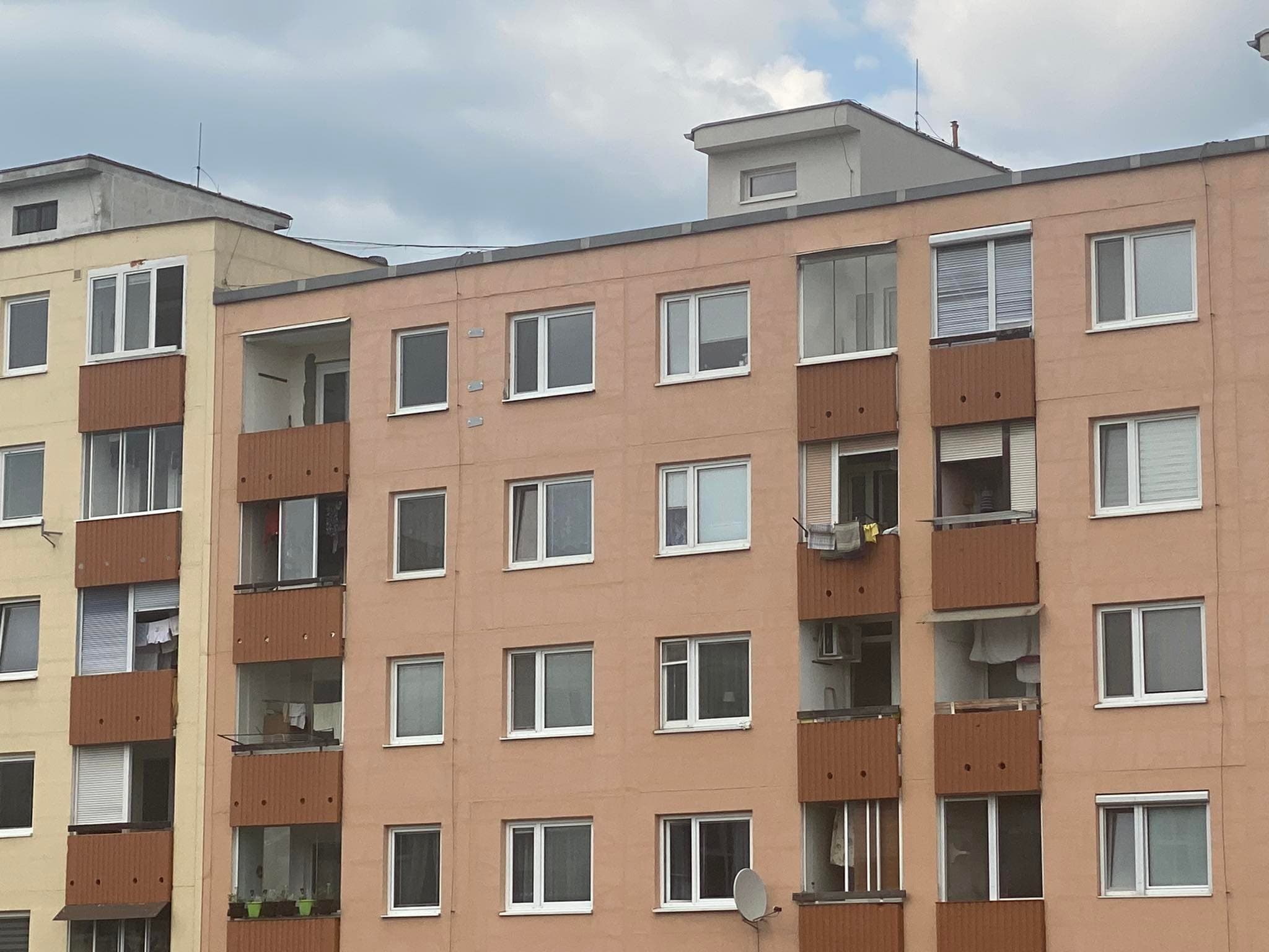 Na košickom sídlisku bolo rušno. Zasahovať museli aj kukláči
