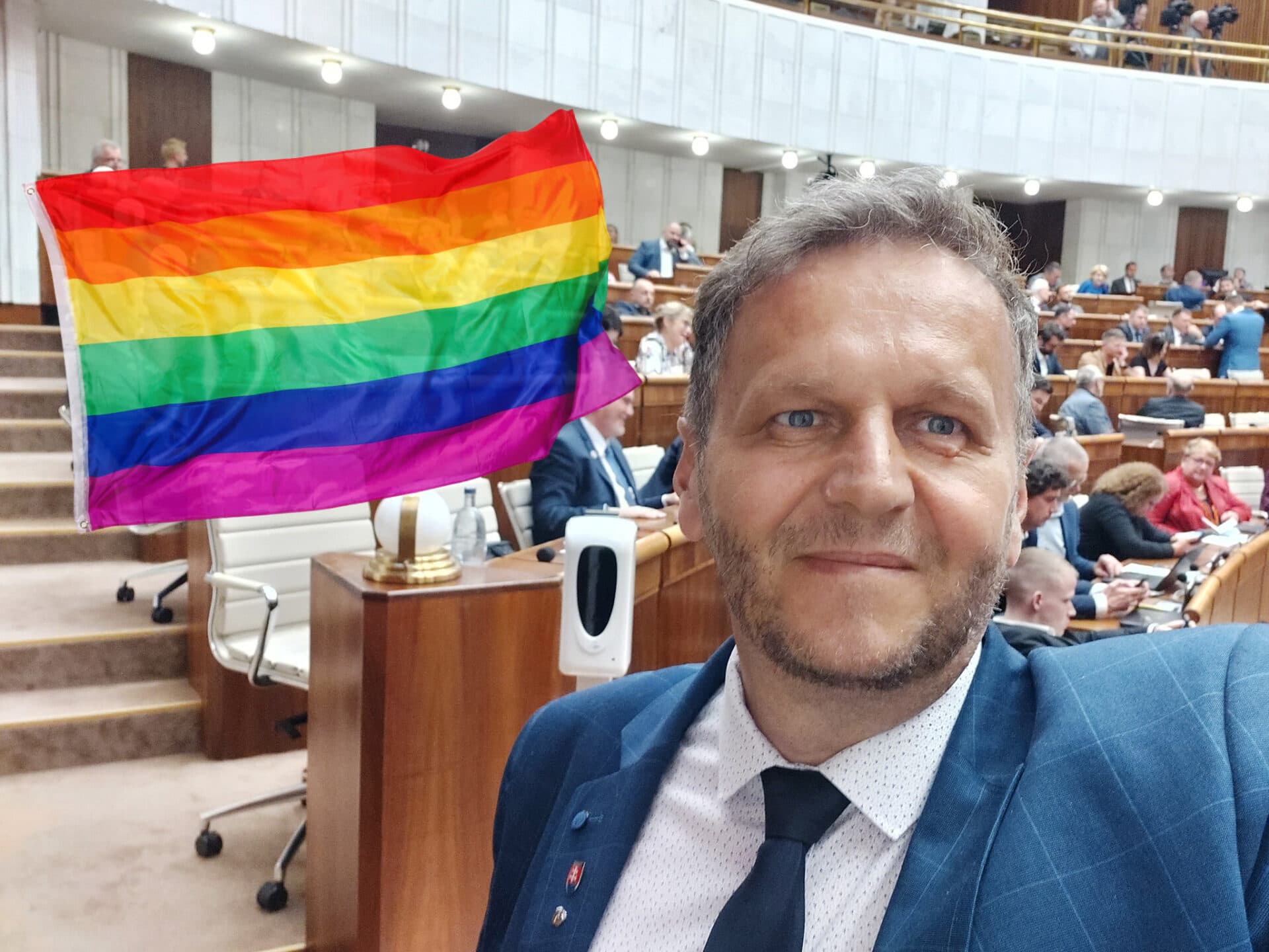 Poslanec Kuriak by zakázal používať dúhovú vlajku. Hovorí o znevážení biblického symbolu