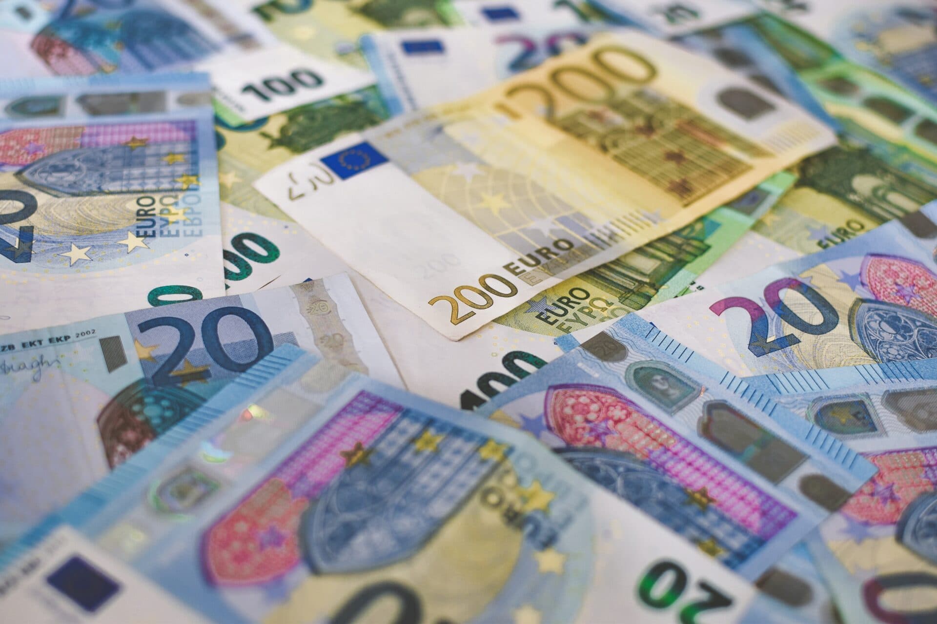 Rezort finančne podporil združenia protifašistických bojovníkov a bývalých politických väzňov