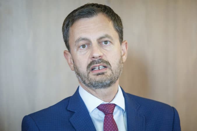 Odvolanie Matoviča by bolo populárne, ale situáciu by to nevyriešilo, myslí si Heger