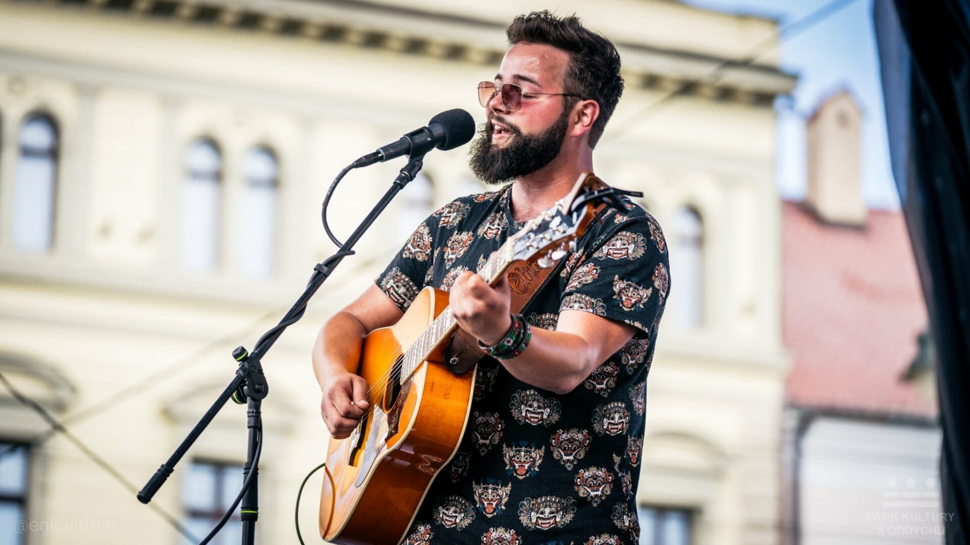 Nemáte program na sobotný večer? Príďte si do Kulturparku vypočuť Chrisa Ellysa