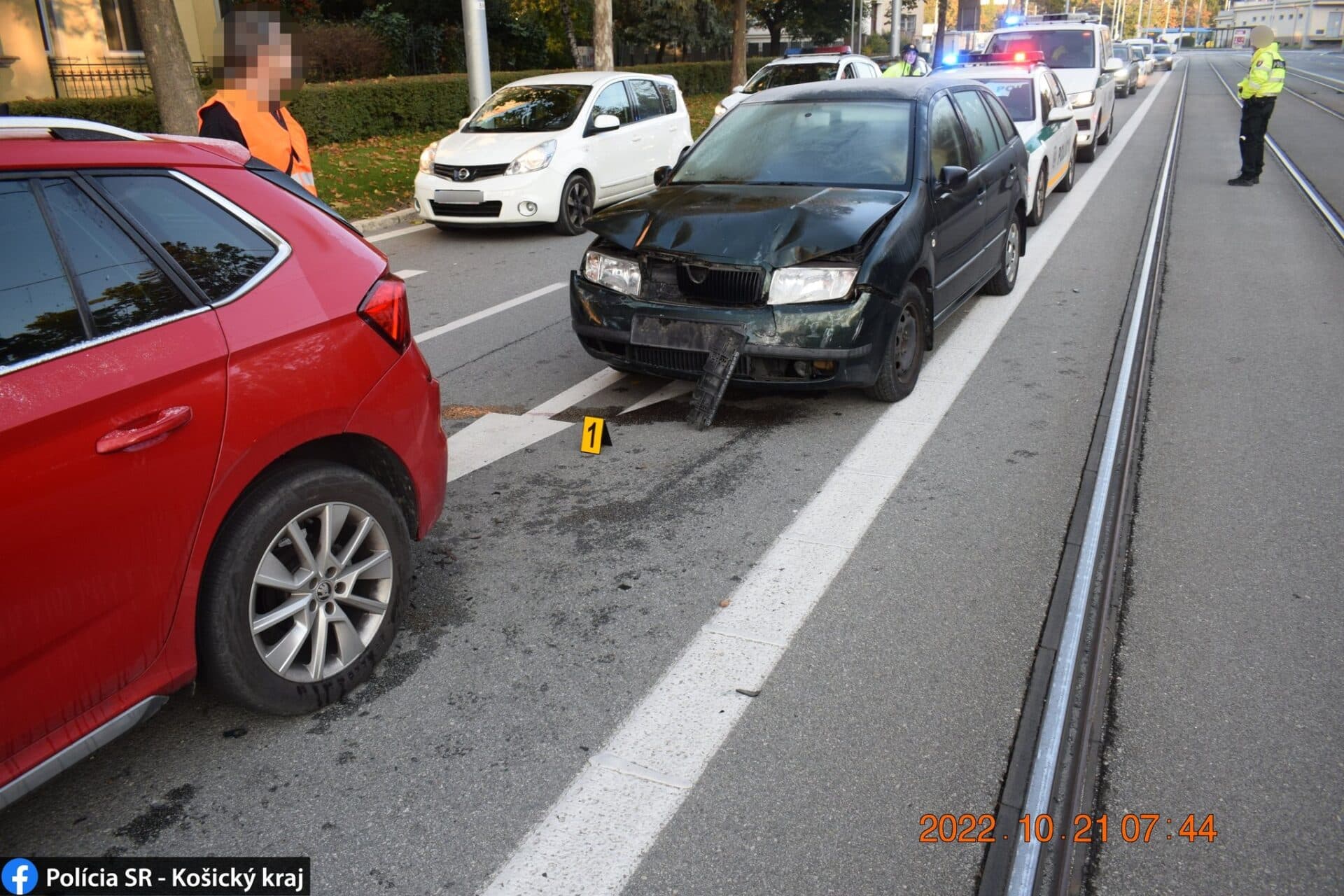 Opitá vodička spôsobila nehodu, z miesta ušla a spôsobila ďalšiu  (FOTO)