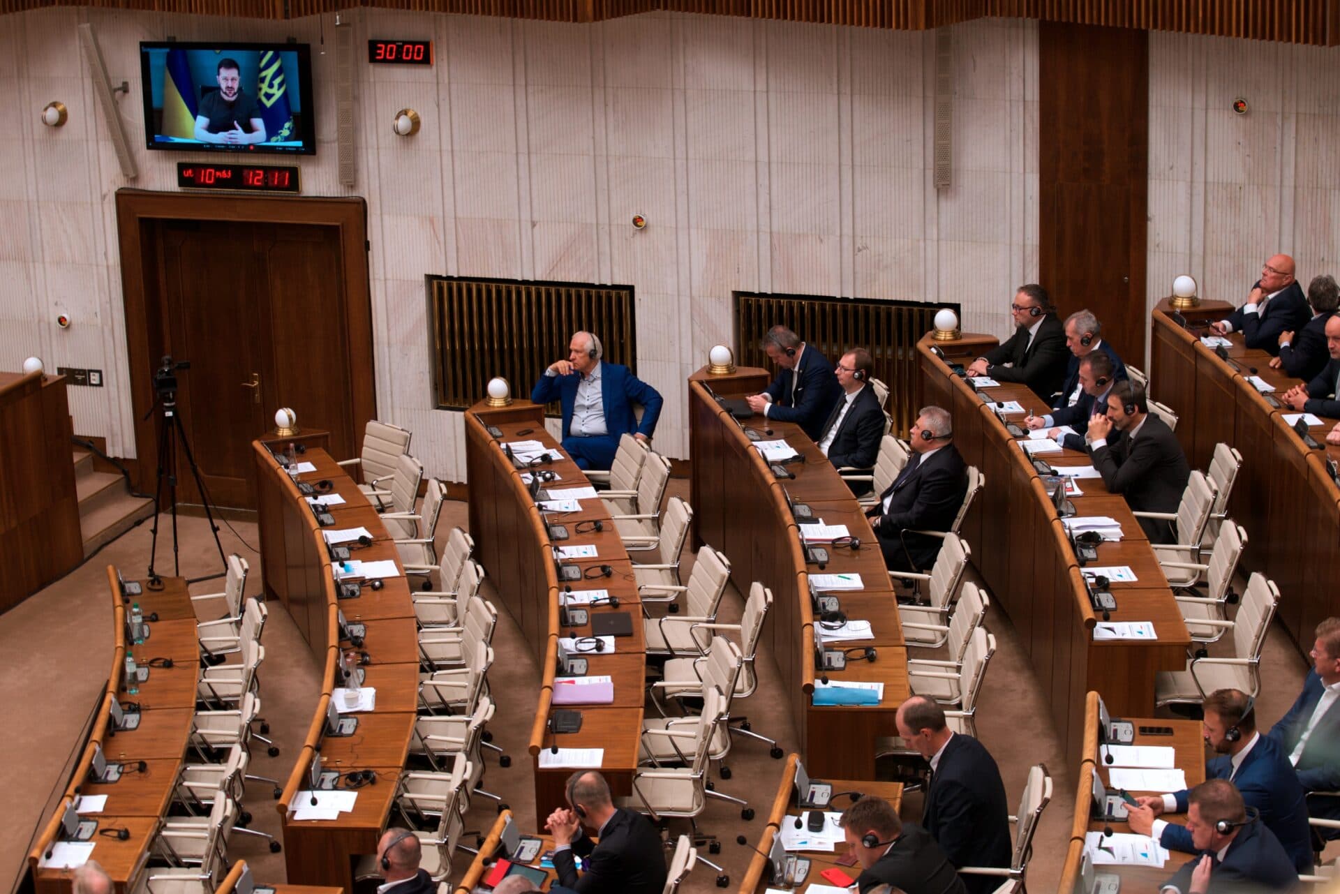 Parlament bude rokovať o nekrátení sumy opatrovateľského príspevku penzistom