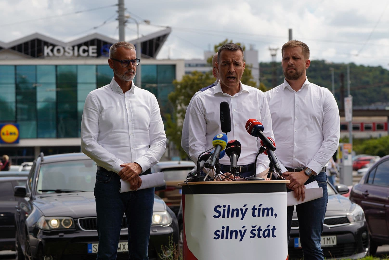 OSTRÝ odkaz HLASU Ódorovej vláde: Železnice sú v ohrození!