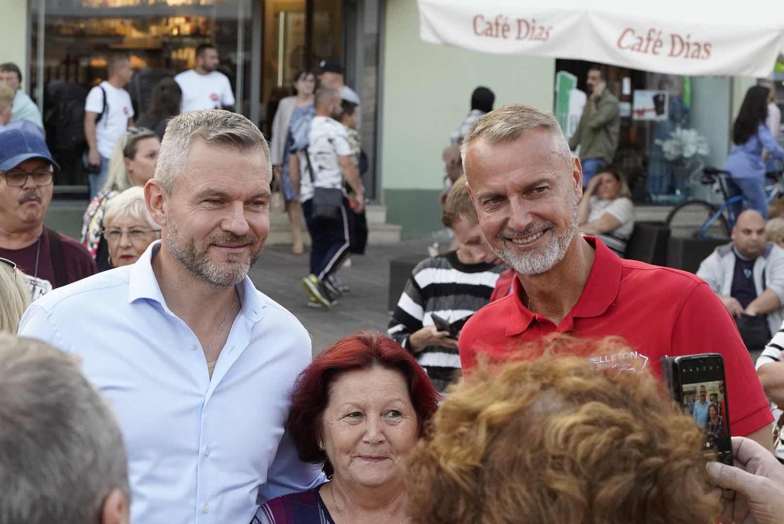 Fotografia k súvisiacemu článku EXKLUZÍVNE Predstaviteľov Hlasu vítal v Košiciach dav fanúšikov, v Moldave plná športová hala