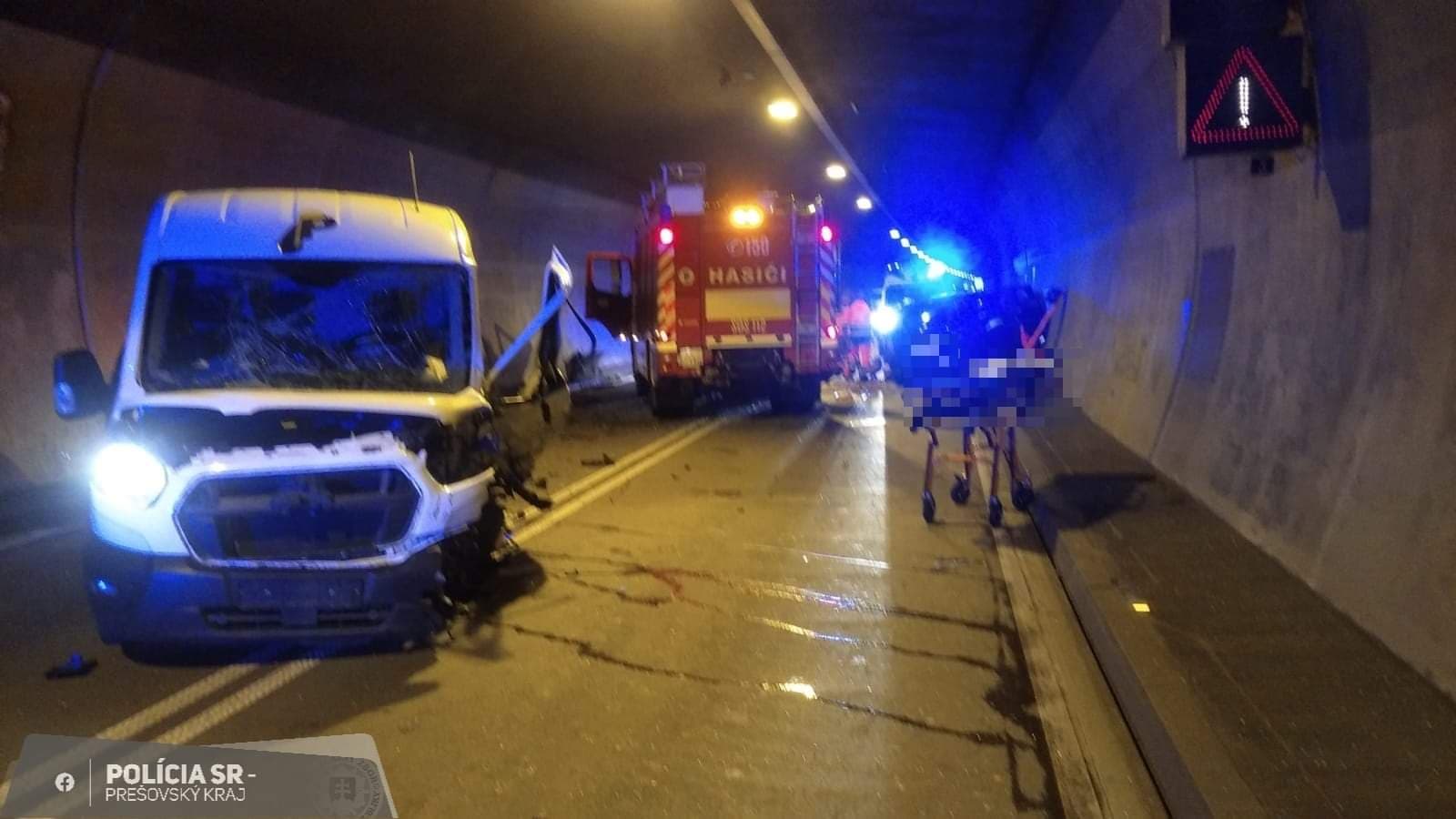 V tuneli BRANISKO došlo k vážnej dopravnej nehode (FOTO)