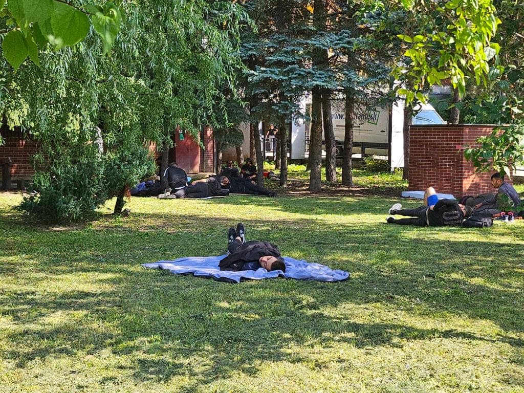 MNOŽSTVO MIGRANTOV zaplavilo Košice: Kto stav IGNORUJE a kto má jasné RIEŠENIA?