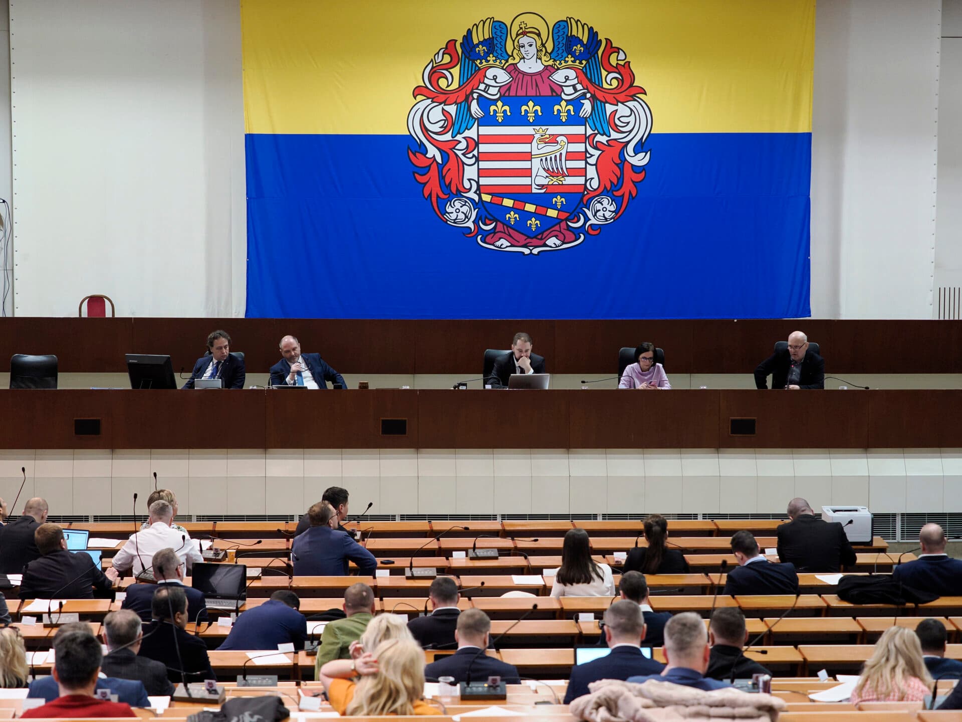 Mestskí poslanci nevyšli primátorovi v ústrety, trvajú na doplatení podielových daní