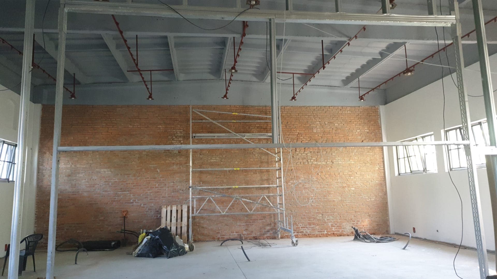 Starý výmenník na sídlisku Podhradová v Košiciach sa mení na komunitno-pastoračné centrum (Foto)