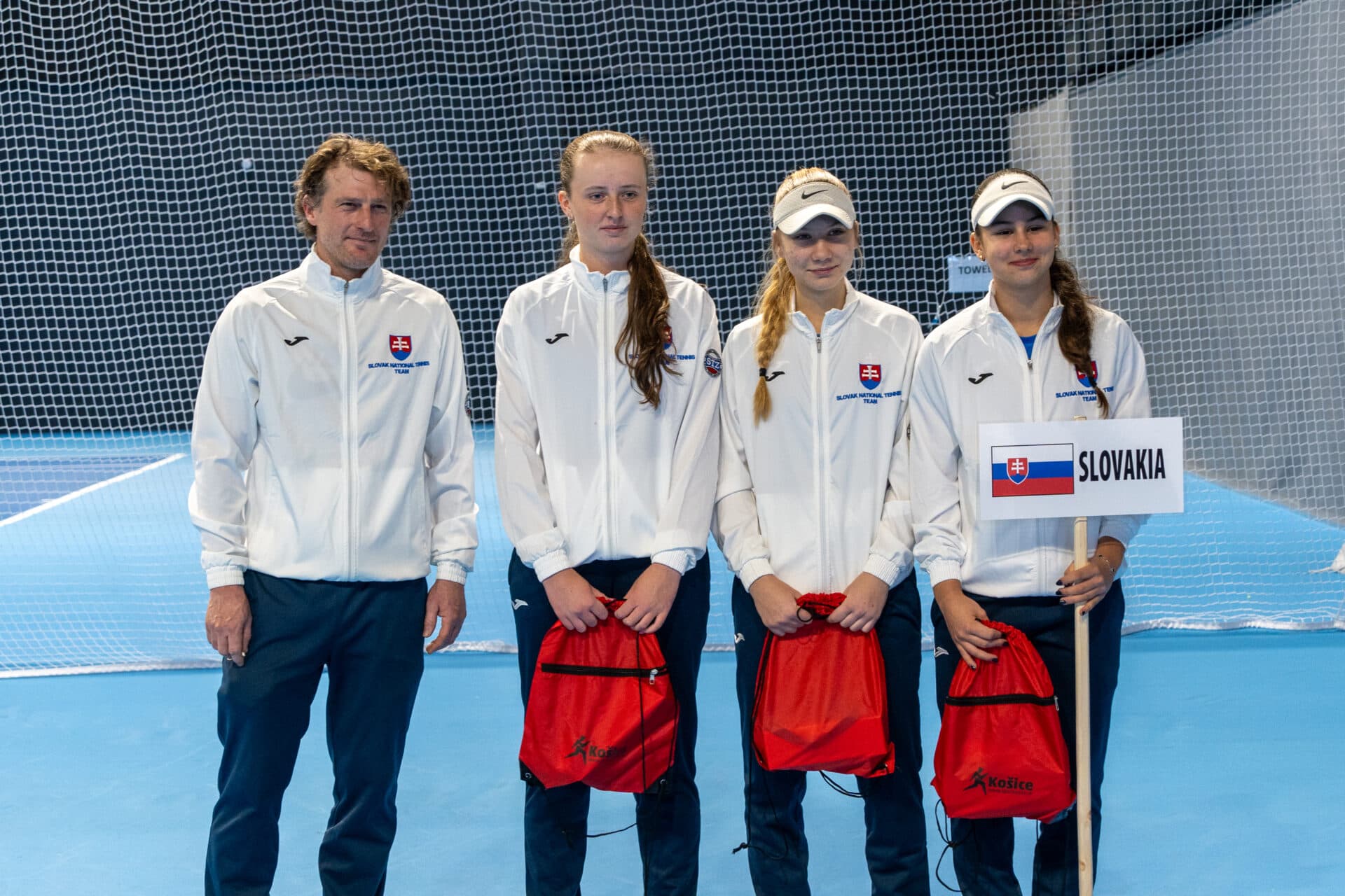 Premiéra európskeho turnaja v NTC skončila  postupom sloveniek do finále