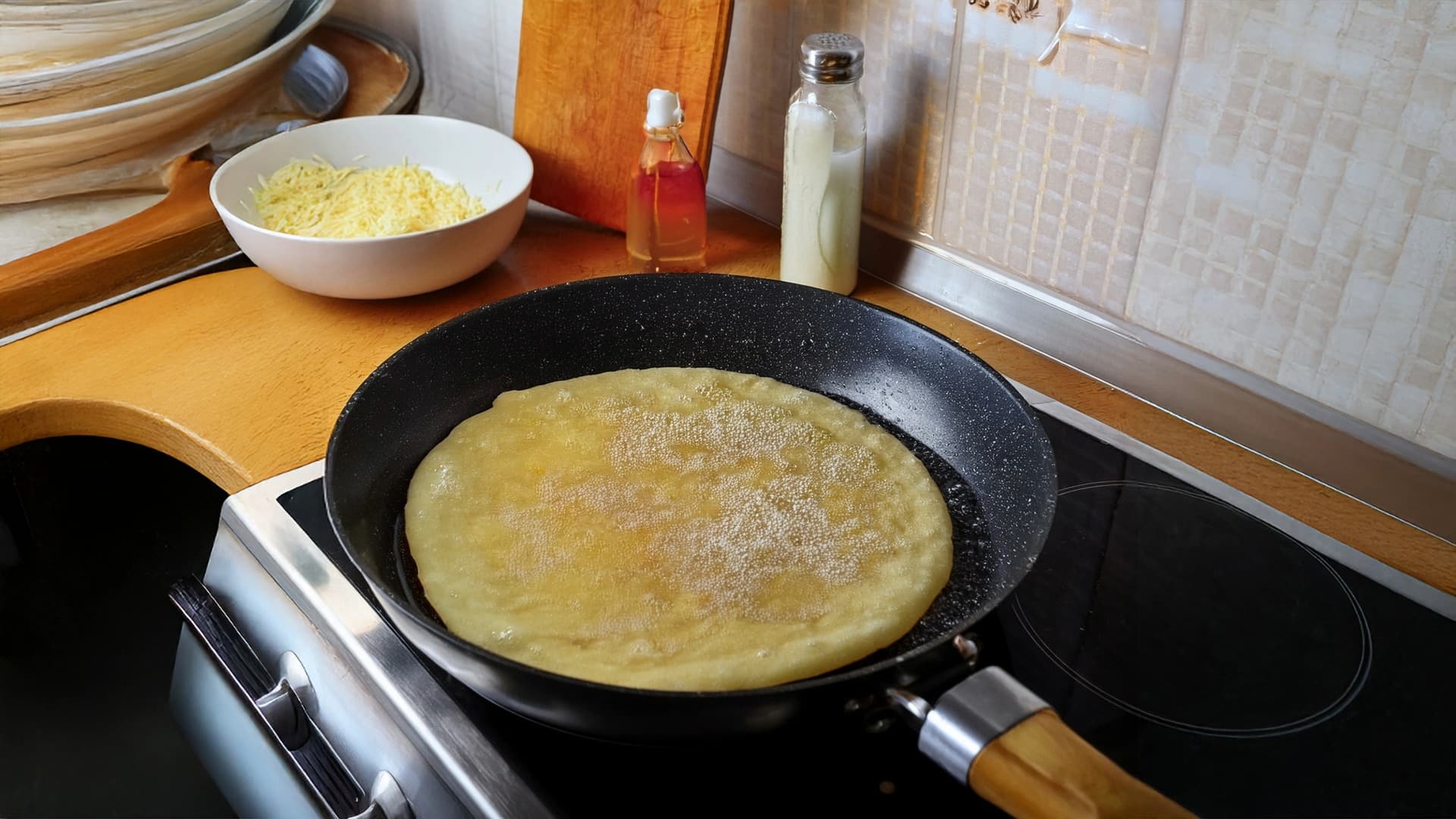Tip na recept: Domáci langoš s cesnakom, syrom a kečupom
