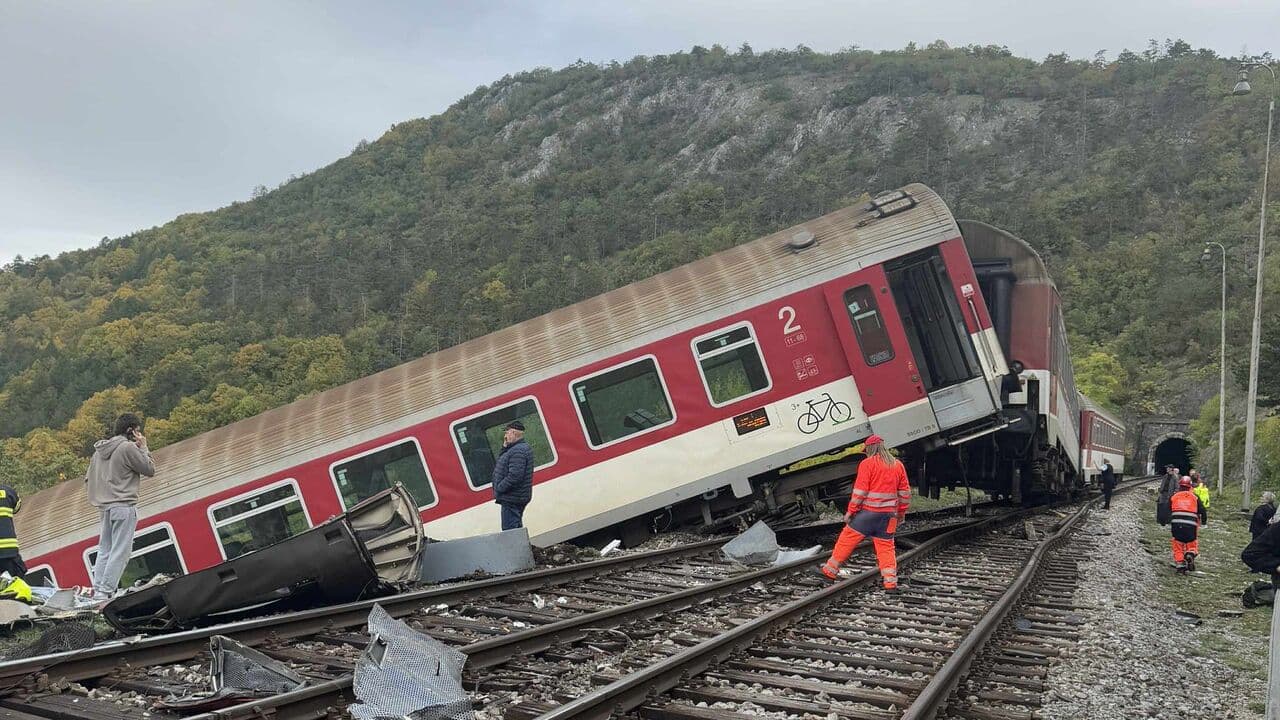 Zrážka dvoch rýchlikov v Jabloňove nad Turňou si vyžiadala 100 zranených