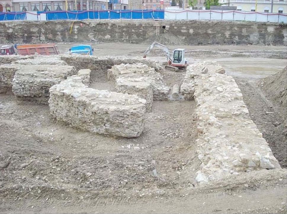 Archeologický prieskum na Námestí osloboditeľov odkryl opevnenie zo 17. storočia