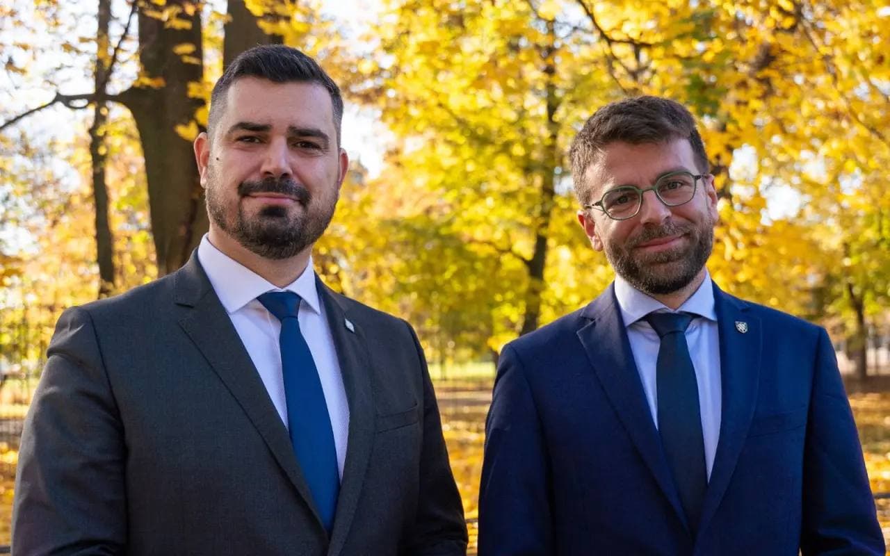 Porvažník a Mudrák spúšťajú zbierku na víziu „Žeby dobre bolo“ 