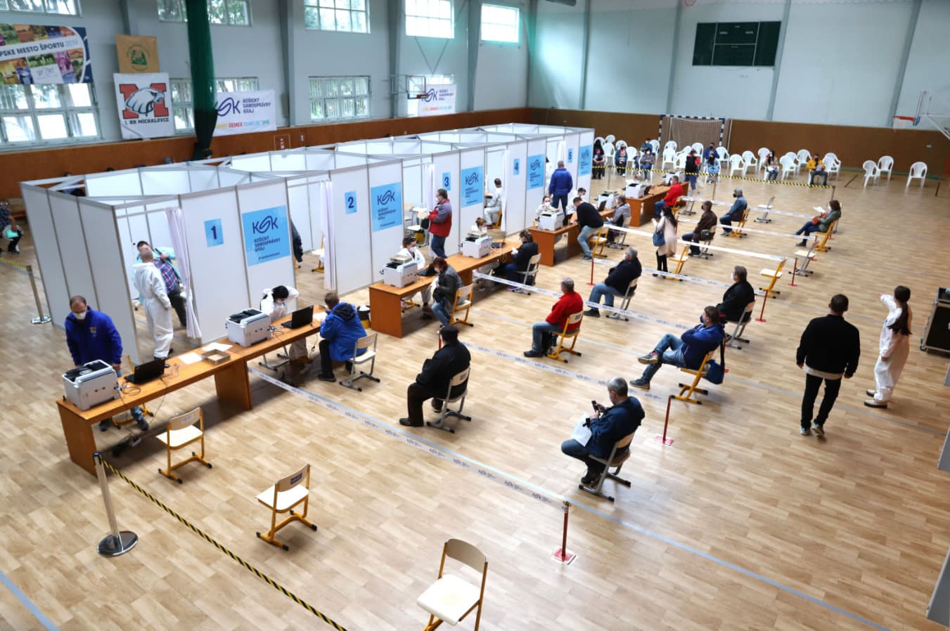 Pri očkovaní treťou dávkou vakcíny treba rozlišovať, či ide o dodatočnú alebo posilňovaciu dávku