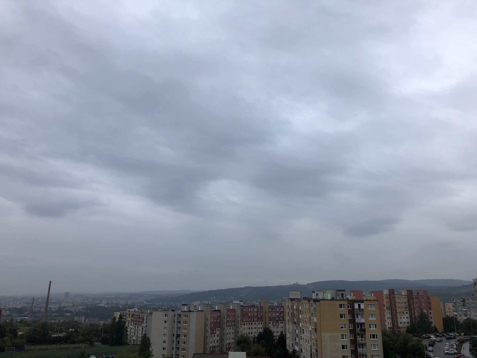 Dnes bude oblačno až zamračené, s ojedinelými zrážkami