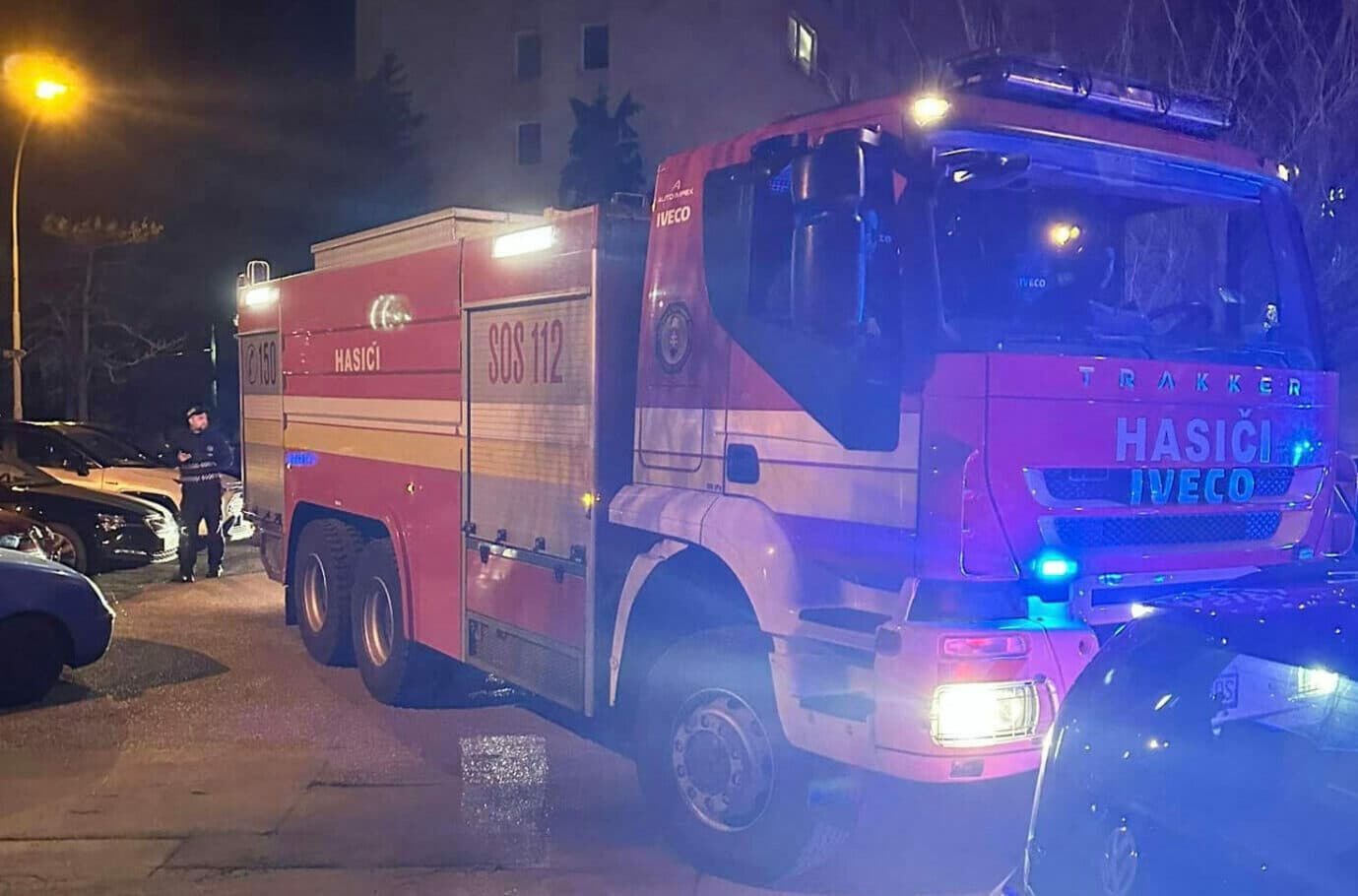 Hasiči ráno zasahovali pri požiari rodinného domu