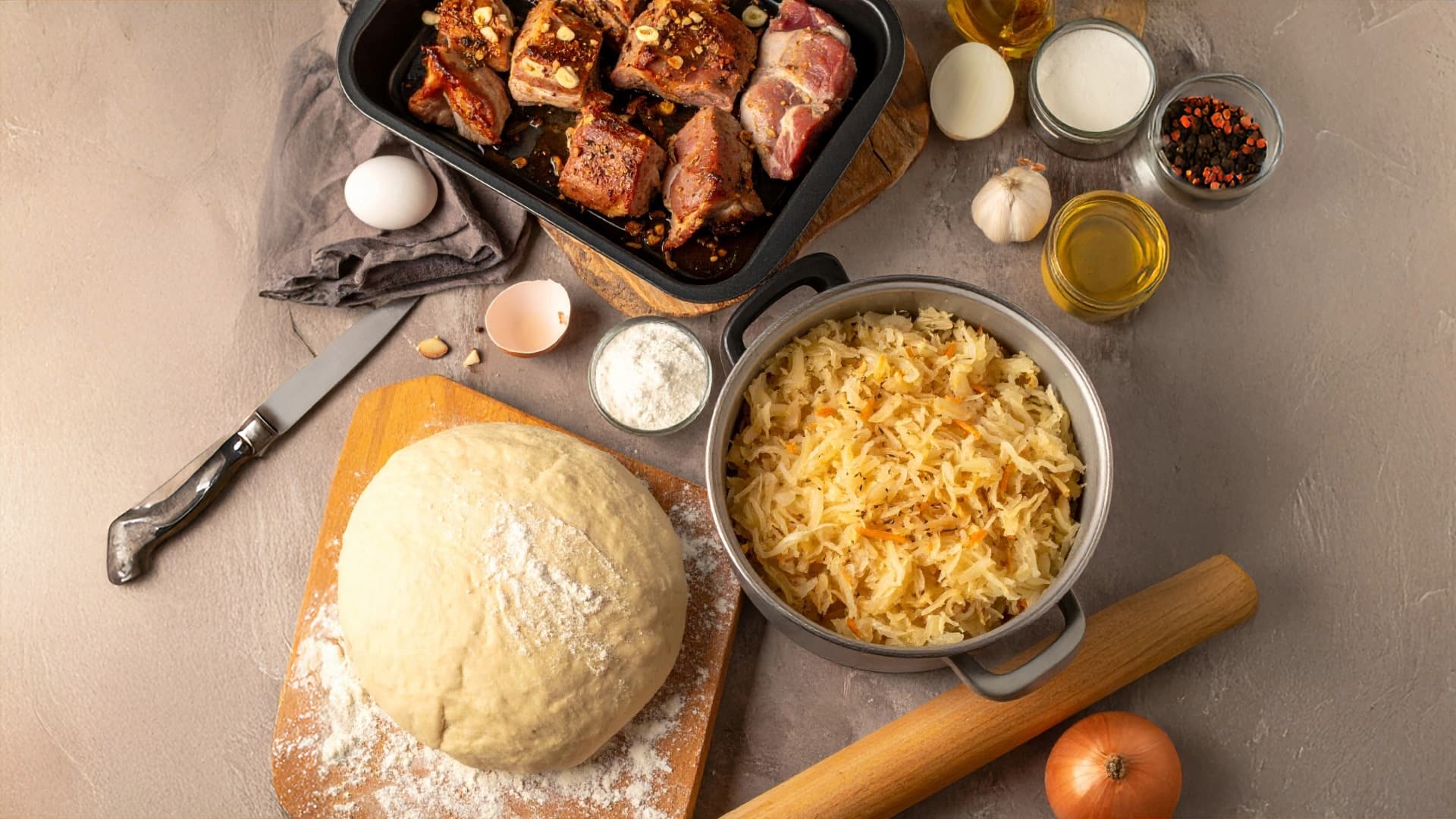 Tip na recept: Bravčové výpečky s dusenou kapustou a knedľou
